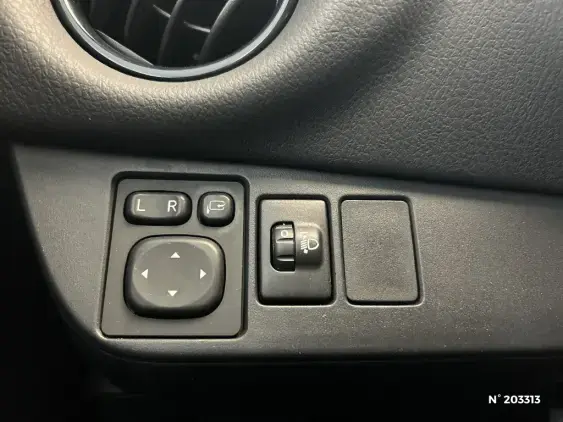 TOYOTA YARIS III - voiture d'occasion - Photo 32