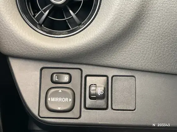 TOYOTA YARIS III - voiture d'occasion - Photo 36