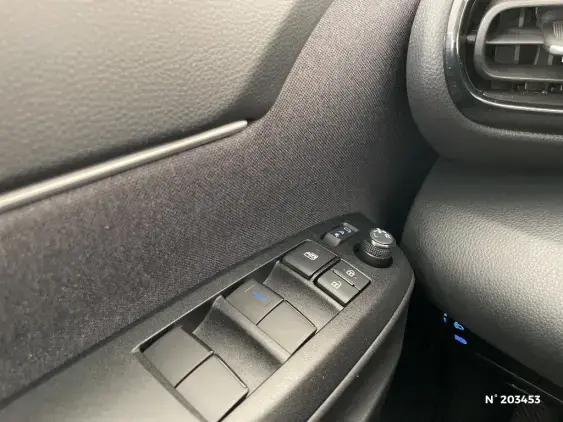 TOYOTA YARIS CROSS I - voiture d'occasion - Photo 37