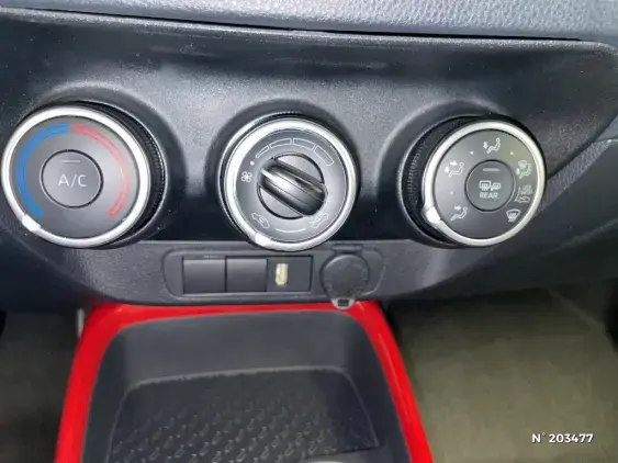 TOYOTA AYGO X - voiture d'occasion - Photo 32