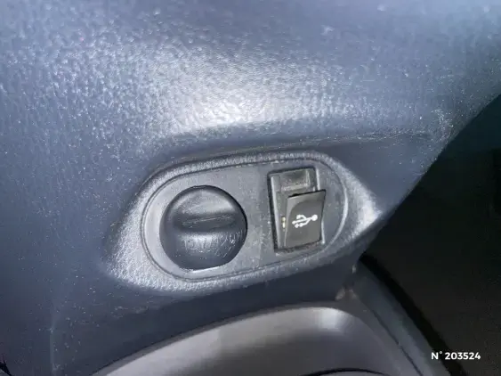 TOYOTA YARIS III - voiture d'occasion - Photo 26