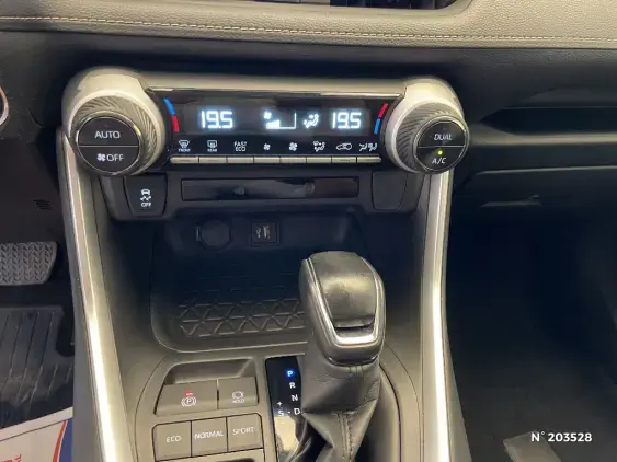 TOYOTA RAV4 V - voiture d'occasion - Photo 10