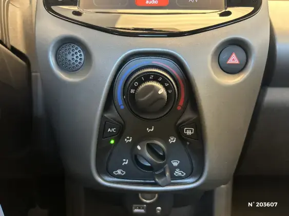 TOYOTA AYGO II - voiture d'occasion - Photo 24