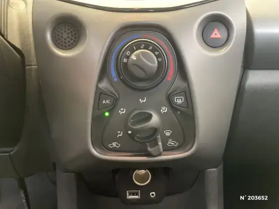 TOYOTA AYGO II - voiture d'occasion - Photo 33