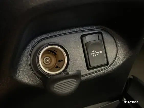 TOYOTA YARIS III - voiture d'occasion - Photo 31