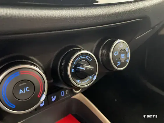 TOYOTA AYGO X - voiture d'occasion - Photo 28