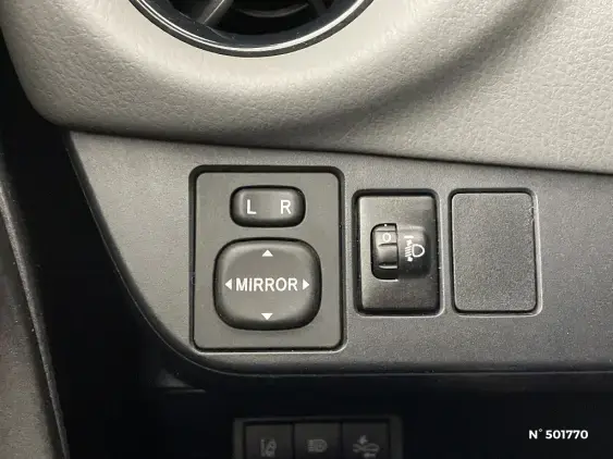 TOYOTA YARIS III - voiture d'occasion - Photo 31