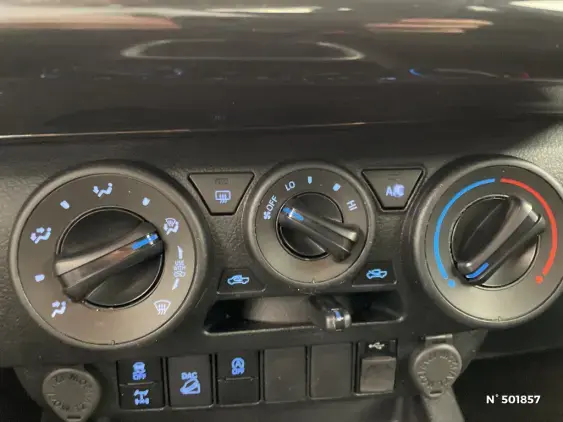 TOYOTA HILUX VIII - voiture d'occasion - Photo 26