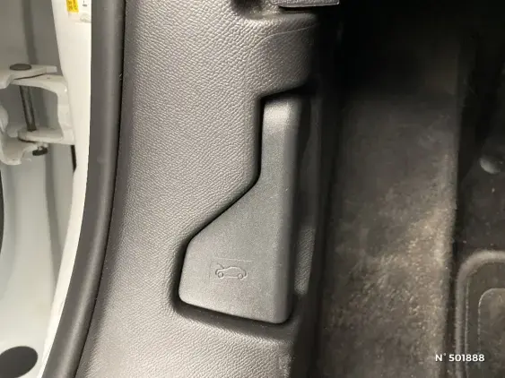 PEUGEOT 2008 II - voiture d'occasion - Photo 32