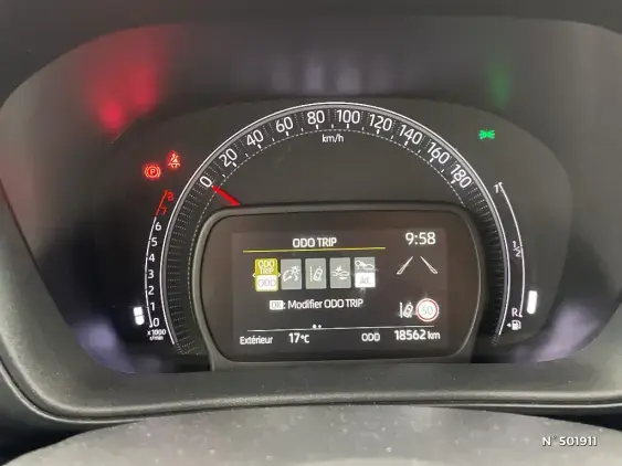 TOYOTA AYGO X - voiture d'occasion - Photo 12