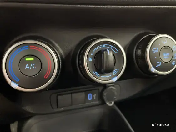 TOYOTA AYGO X - voiture d'occasion - Photo 26