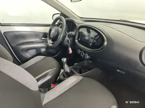 TOYOTA AYGO X - voiture d'occasion - Photo 10