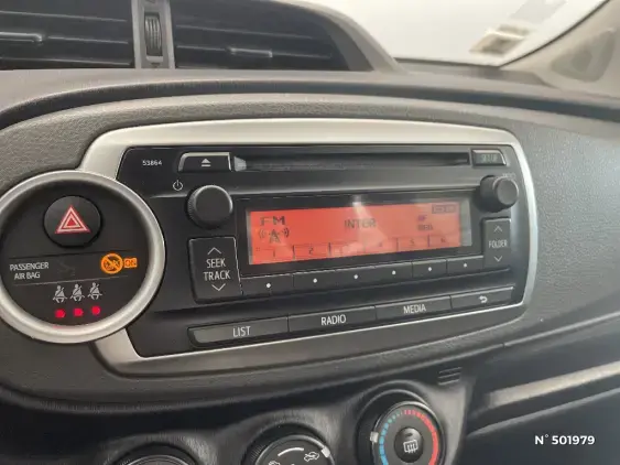 TOYOTA YARIS III - voiture d'occasion - Photo 13