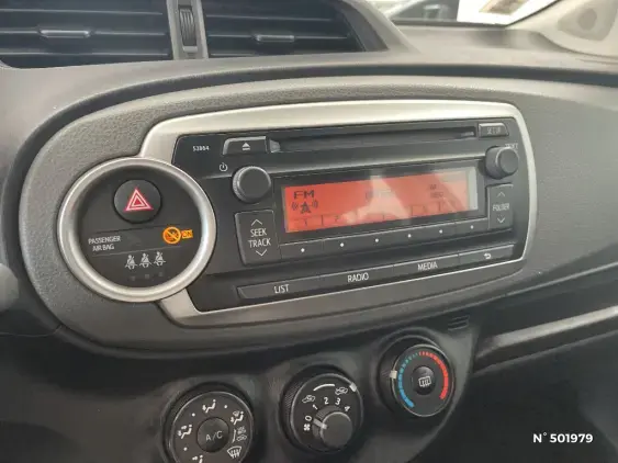 TOYOTA YARIS III - voiture d'occasion - Photo 14