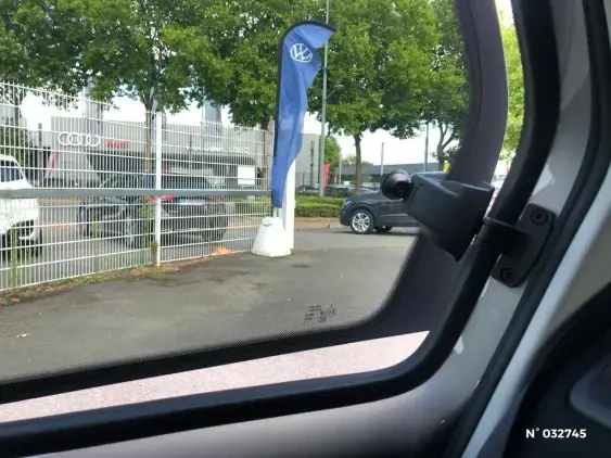 VOLKSWAGEN E-UP! II - voiture d'occasion - Photo 21