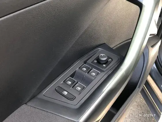 VOLKSWAGEN T-ROC - voiture d'occasion - Photo 2