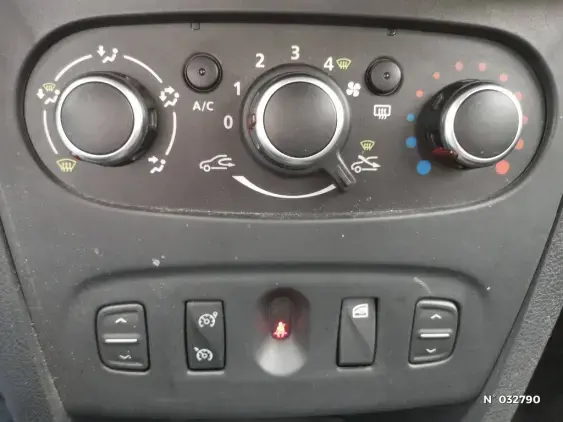 DACIA SANDERO III - voiture d'occasion - Photo 19