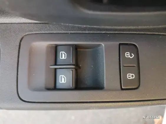 VOLKSWAGEN E-UP! II - voiture d'occasion - Photo 13