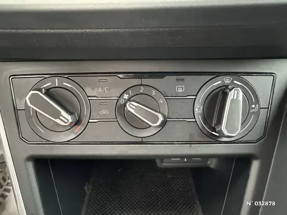 VOLKSWAGEN POLO V - voiture d'occasion - Photo 22