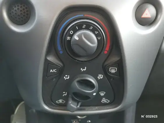 TOYOTA AYGO II - voiture d'occasion - Photo 19