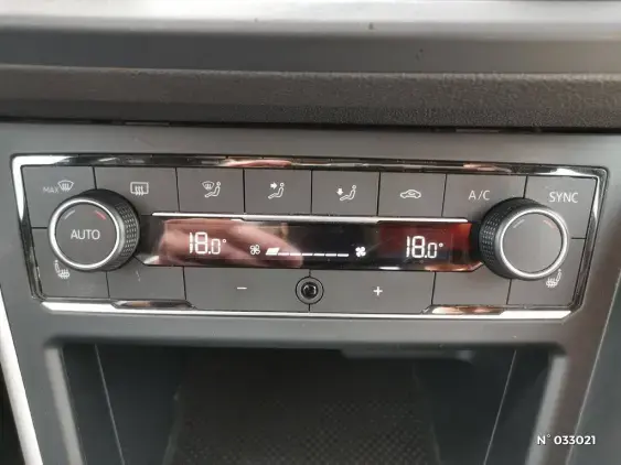 VOLKSWAGEN POLO V - voiture d'occasion - Photo 21