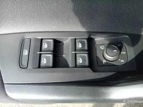 VOLKSWAGEN POLO V - voiture d'occasion - Photo 12