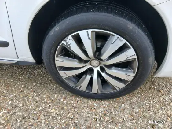 PEUGEOT 3008 - voiture d'occasion - Photo 8