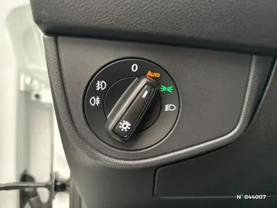 VOLKSWAGEN POLO VI - voiture d'occasion - Photo 25