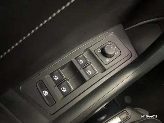 VOLKSWAGEN T-ROC - voiture d'occasion - Photo 29