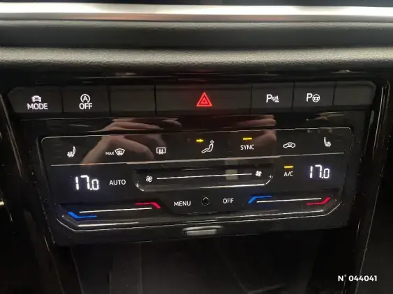 VOLKSWAGEN T-ROC - voiture d'occasion - Photo 31