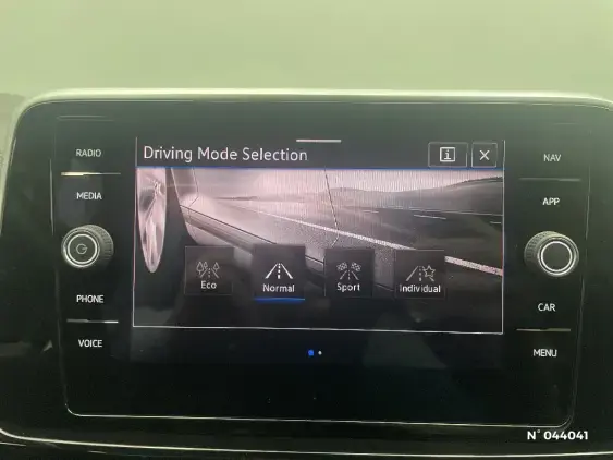 VOLKSWAGEN T-ROC - voiture d'occasion - Photo 34