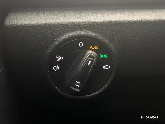 VOLKSWAGEN T-ROC - voiture d'occasion - Photo 27