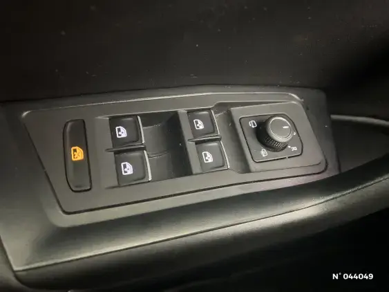 VOLKSWAGEN T-ROC - voiture d'occasion - Photo 28