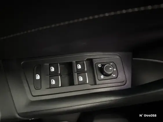 VOLKSWAGEN T-ROC - voiture d'occasion - Photo 33