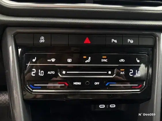 VOLKSWAGEN T-ROC - voiture d'occasion - Photo 23