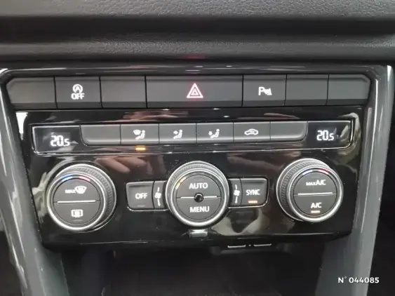 VOLKSWAGEN T-ROC - voiture d'occasion - Photo 15