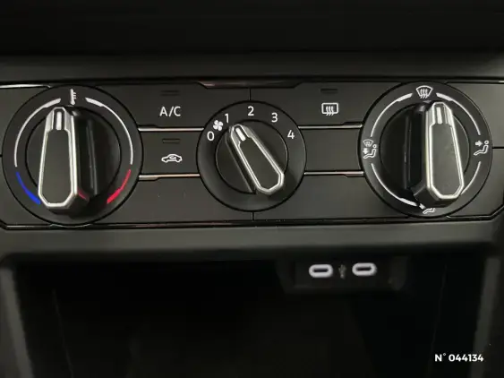 VOLKSWAGEN POLO VI - voiture d'occasion - Photo 15