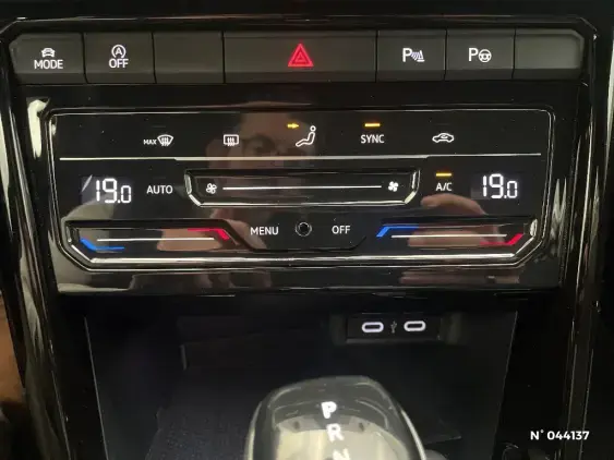 VOLKSWAGEN T-ROC - voiture d'occasion - Photo 28