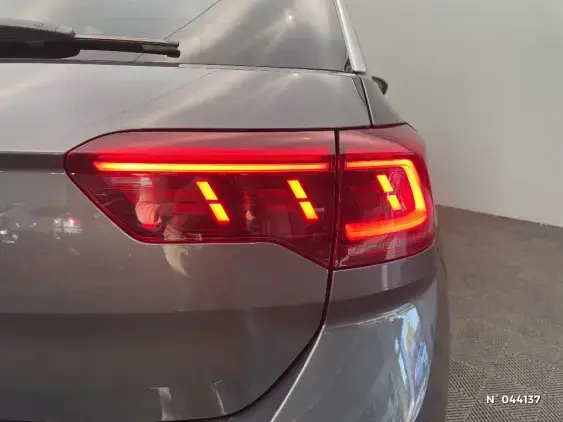 VOLKSWAGEN T-ROC - voiture d'occasion - Photo 24