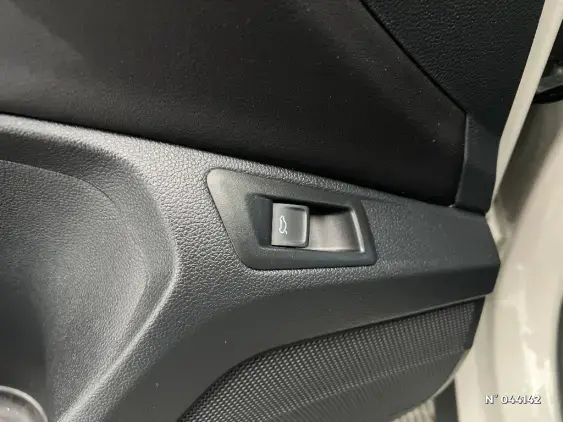 VOLKSWAGEN T-ROC - voiture d'occasion - Photo 27