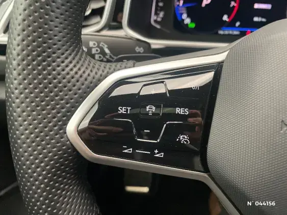 VOLKSWAGEN T-ROC - voiture d'occasion - Photo 31