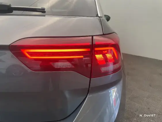 VOLKSWAGEN T-ROC - voiture d'occasion - Photo 23