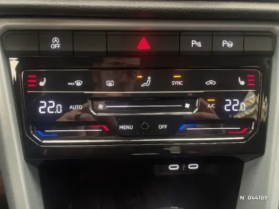 VOLKSWAGEN T-ROC - voiture d'occasion - Photo 31