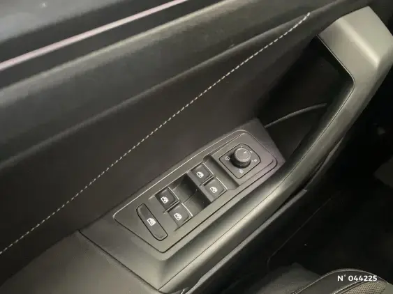 VOLKSWAGEN T-ROC - voiture d'occasion - Photo 29