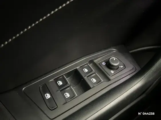 VOLKSWAGEN T-ROC - voiture d'occasion - Photo 28