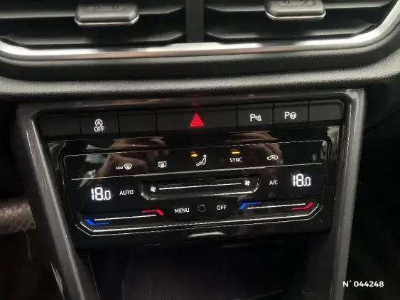 VOLKSWAGEN T-ROC - voiture d'occasion - Photo 31