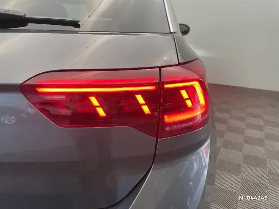 VOLKSWAGEN T-ROC - voiture d'occasion - Photo 24