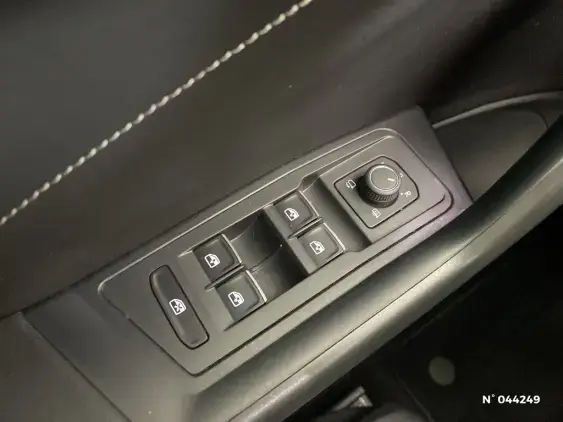 VOLKSWAGEN T-ROC - voiture d'occasion - Photo 27