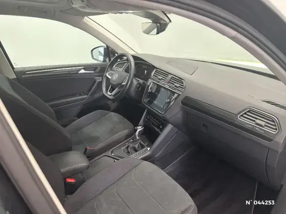 VOLKSWAGEN TIGUAN II - voiture d'occasion - Photo 10