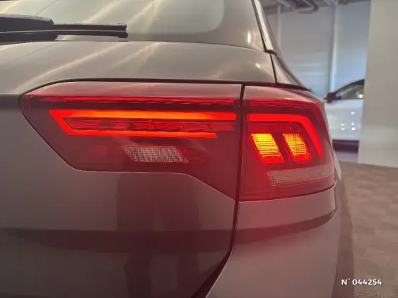 VOLKSWAGEN T-ROC - voiture d'occasion - Photo 27